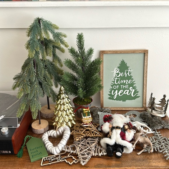 Lot 20 Christmas decor items with ornaments wall hangings art - Picture 3 of 14